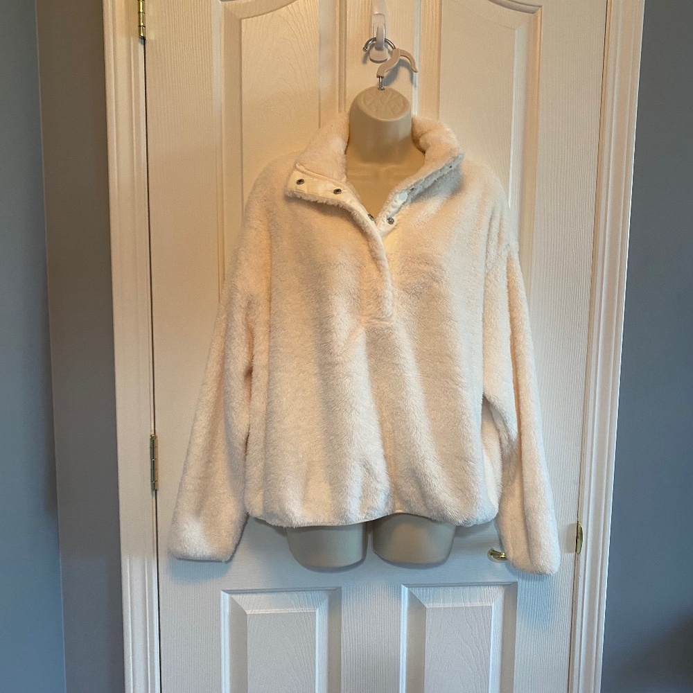 BUY 2 ITEMS & GET 1 FREE - New without Tags - H&M Fuzzy Pullover Sz L